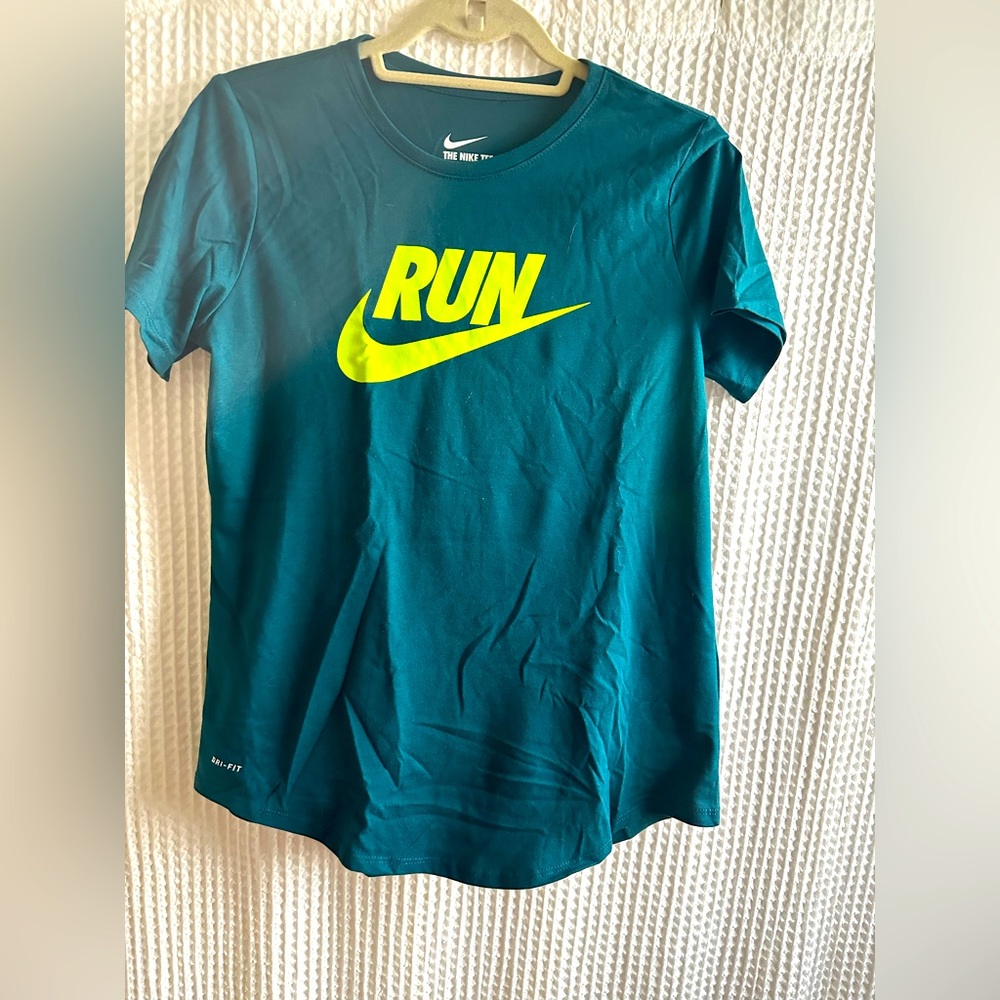 Nike Dri-Fit athletic cut t-Shirt